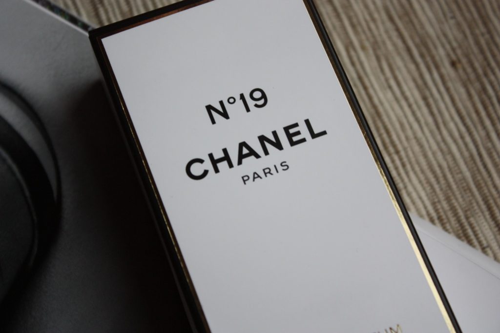 Chanel №19.