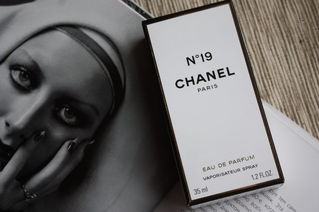 Chanel №19.